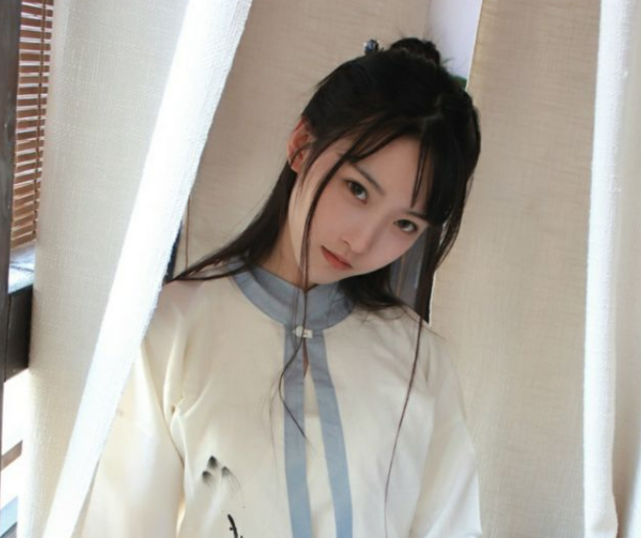 半藏森林很漂亮？那你是没见过她未修过的视频：刘阳视力“真差”