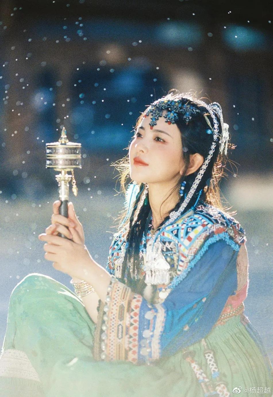 杨超越最新民族风造型超美！异域风情装扮太惊艳