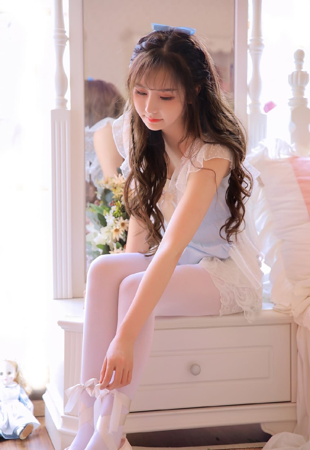 白丝少女蕾丝透视公主裙性感迷人写真图片