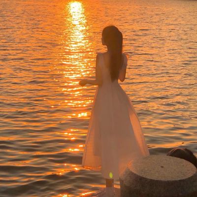 两个人一前一后指责她 她终于还是受不了了