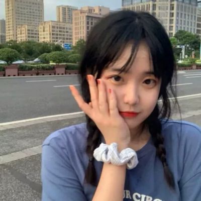 两个人一前一后指责她 她终于还是受不了了