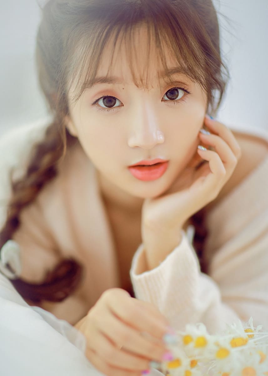单眼皮女生清甜妆容唯美私房照