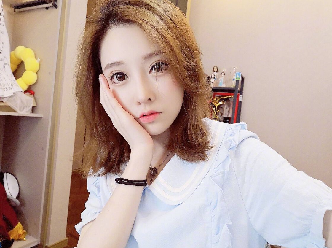 冯提莫为什么封禁频频？黑历史被扒出的太多，人气也大不如前