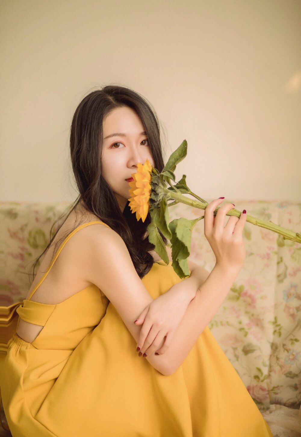 成熟复古气质美女露香肩美背杀图片