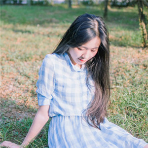 和朋友夫妻一起去旅游旅行 口述在车里被三男添全过程