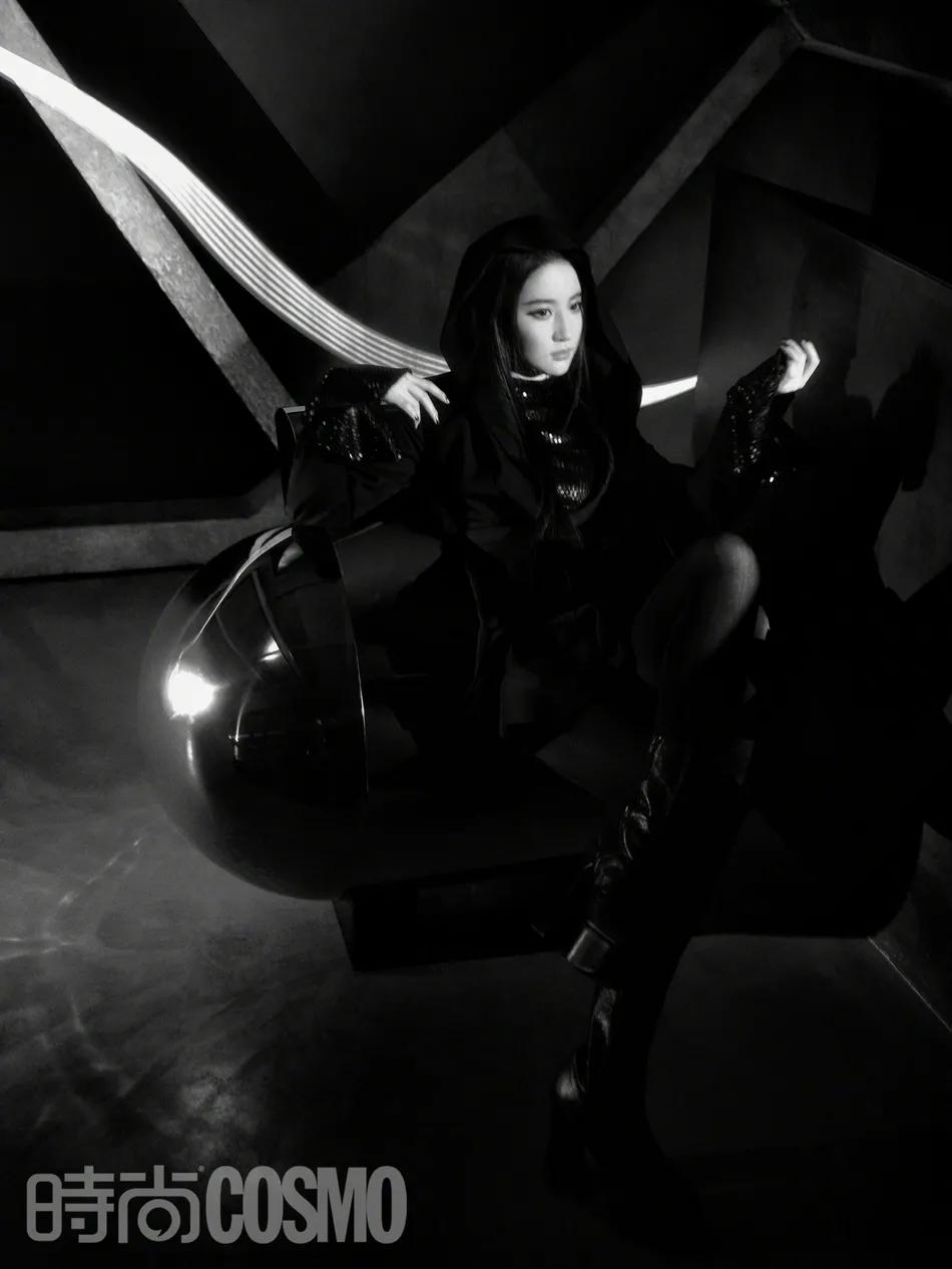 刘亦菲黑白造型酷飒冷艳！冷冽酷美气场爆棚