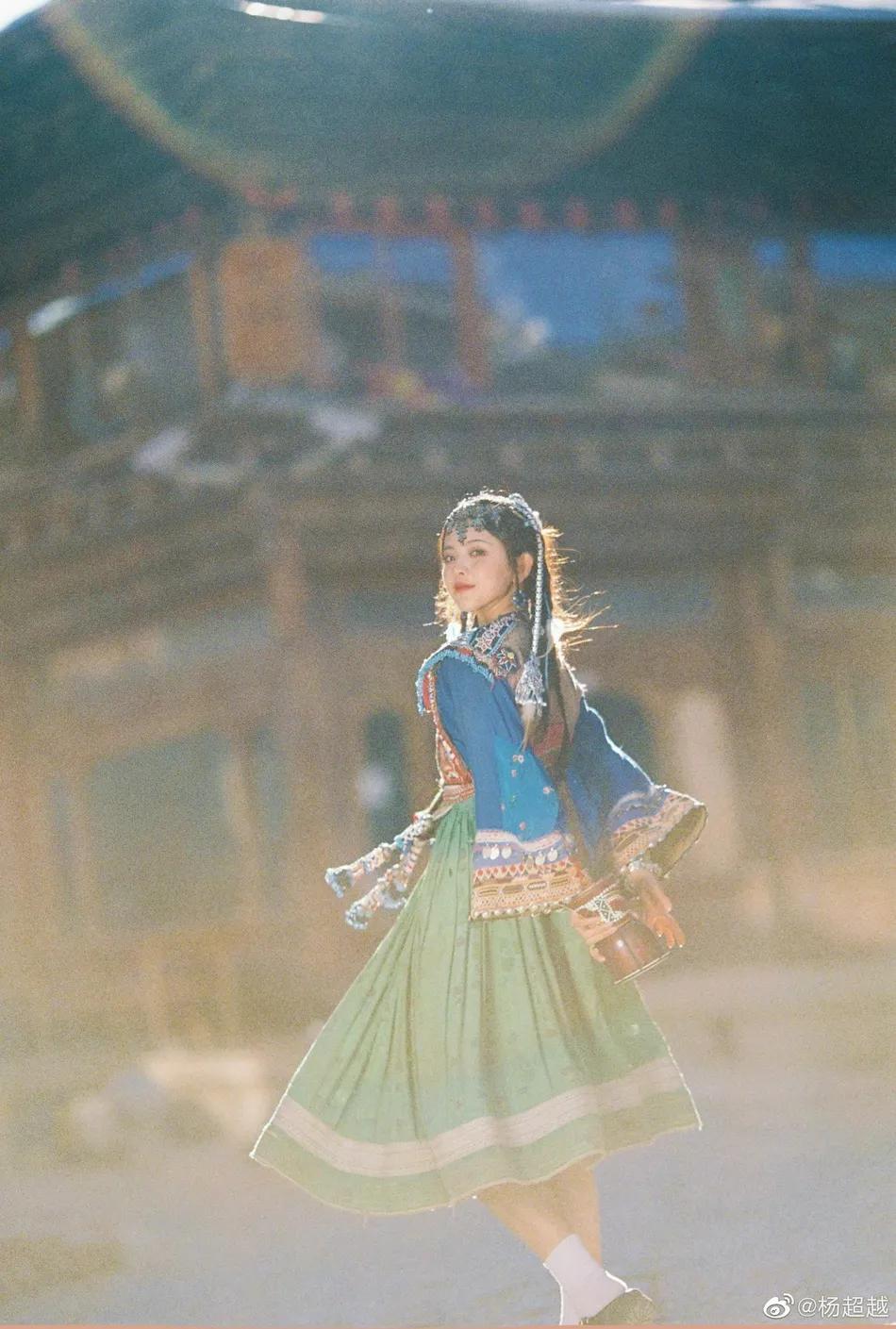 杨超越最新民族风造型超美！异域风情装扮太惊艳