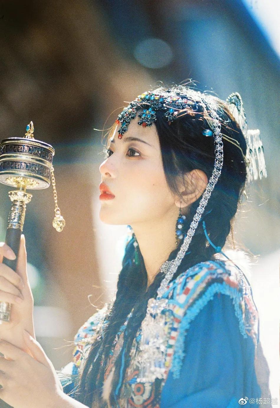 杨超越最新民族风造型超美！异域风情装扮太惊艳