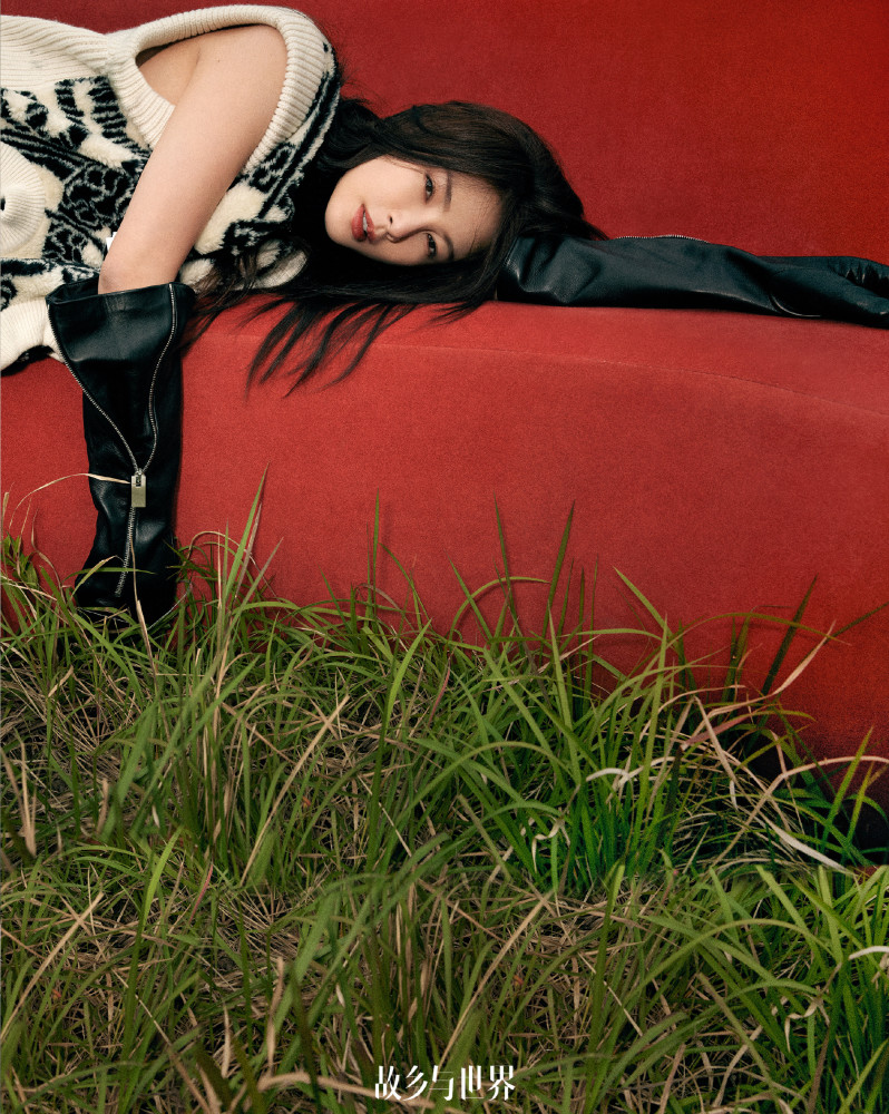 张雨绮穿羽绒马甲霸气全开，御姐气场无人能敌