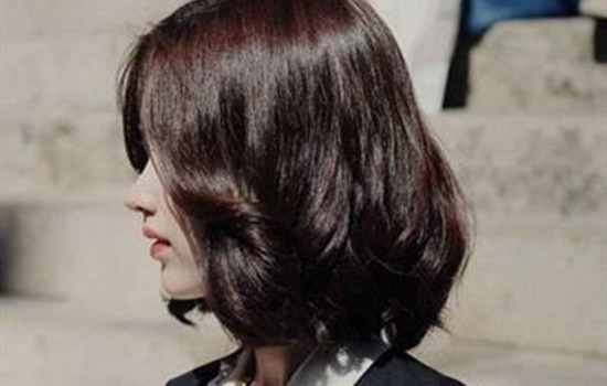 女生齐肩发造型图片 今年最in发型之一