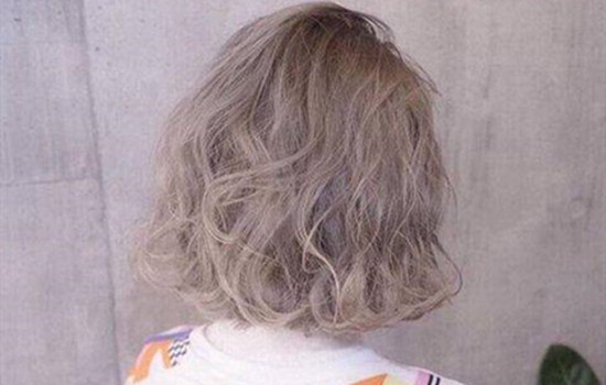女生齐肩发造型图片 今年最in发型之一