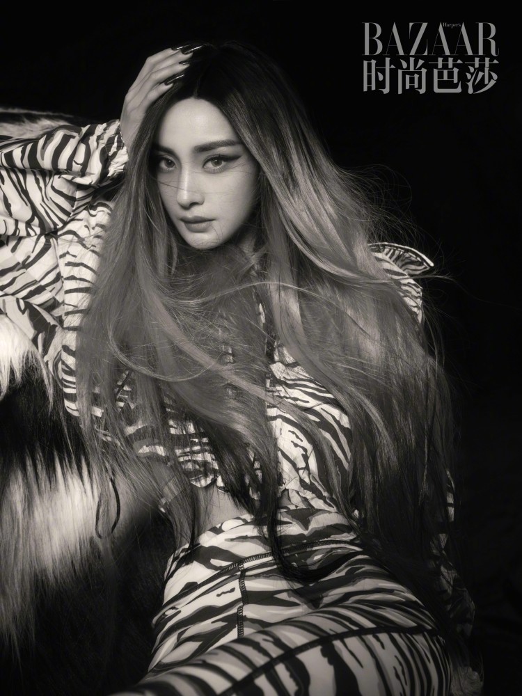 杨幂“虎年”首个大刊曝光！穿豹纹套装气场全开
