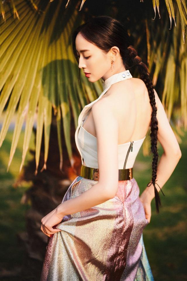 张钧甯穿拼接裙出席电影节，穿出了优雅时尚感