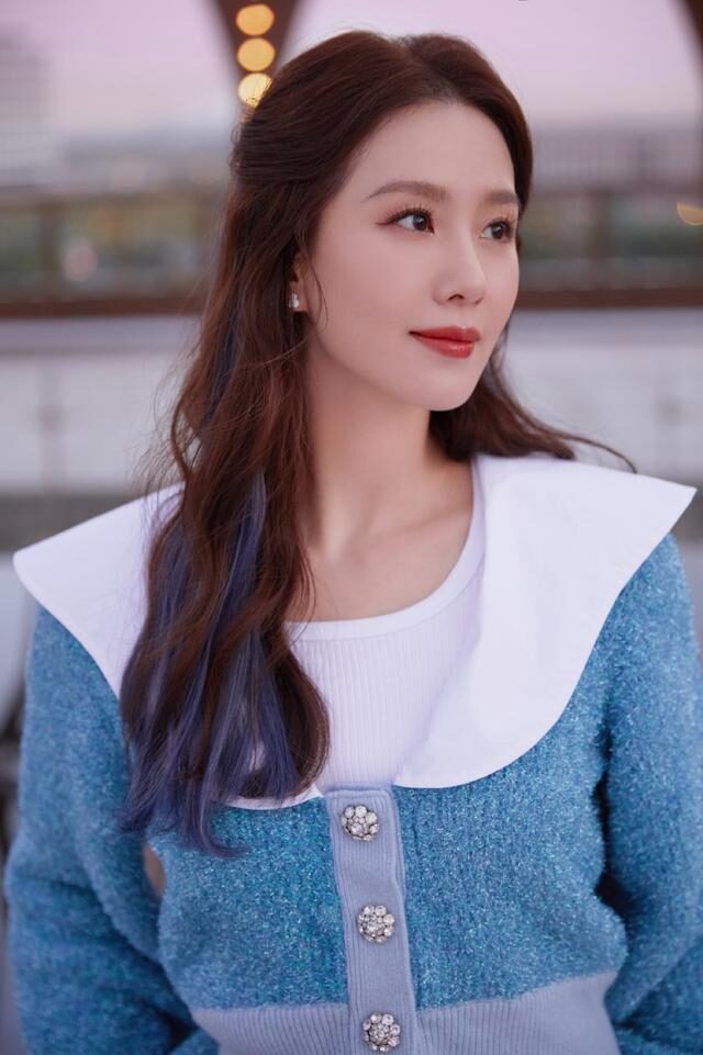 刘诗诗清爽配色打扮温柔有韵味,还是那样有少女感
