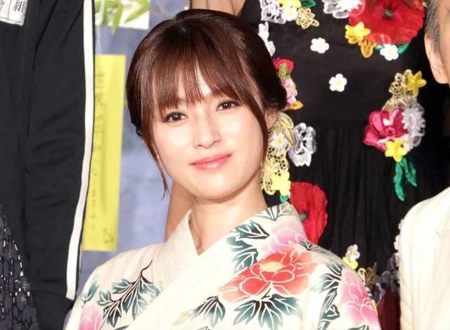 深田恭子和服太惊艳!短发利落眼睛动人