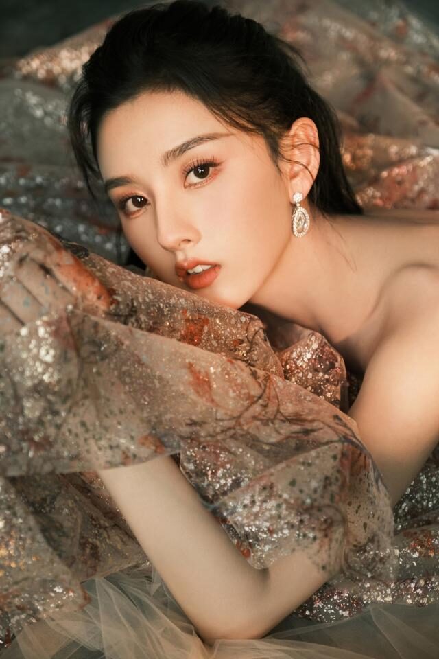 宋祖儿穿抹胸裙凹凸感迷人，身材让人羡慕 时尚 第8张