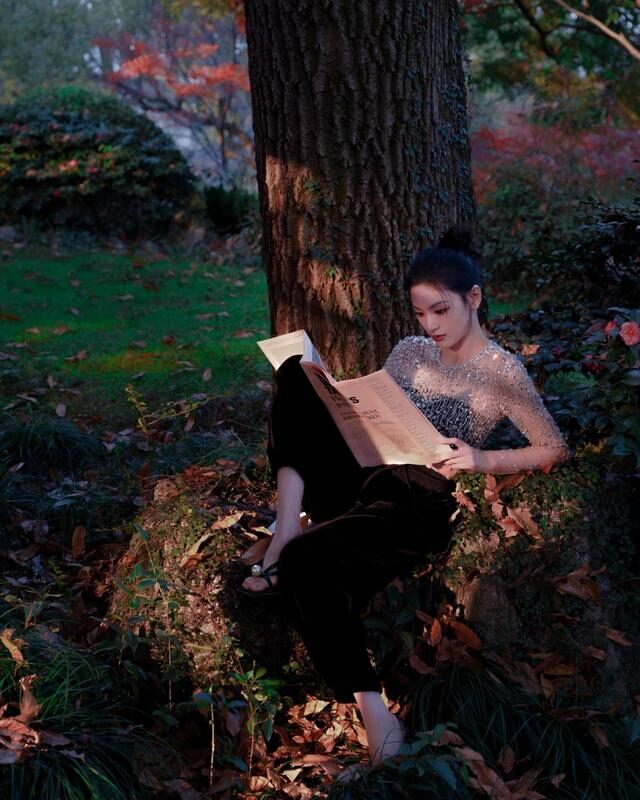 99年邱天透视装出席活动,高挑自信太有气质