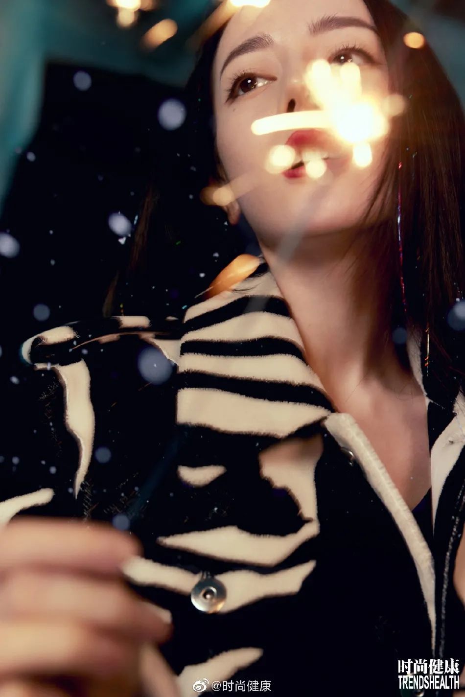 迪丽热巴瑞雪美图超妩媚!气场全开魅力十足