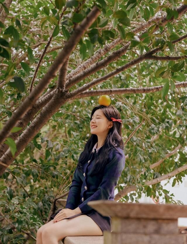 赵露思学院风打扮又纯又欲,“肉感腿”成优势