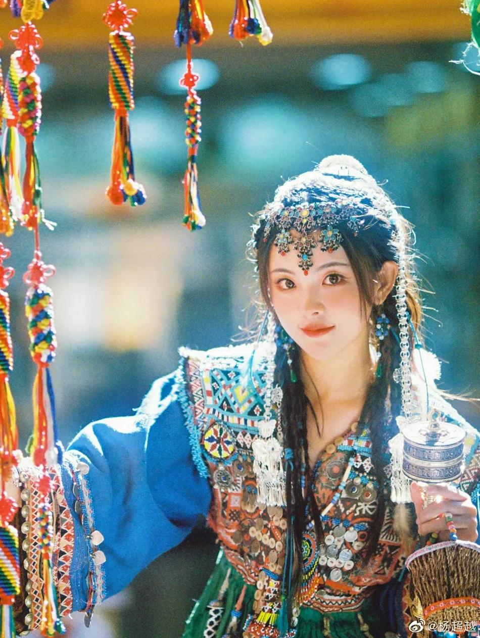 杨超越最新民族风造型超美！异域风情装扮太惊艳