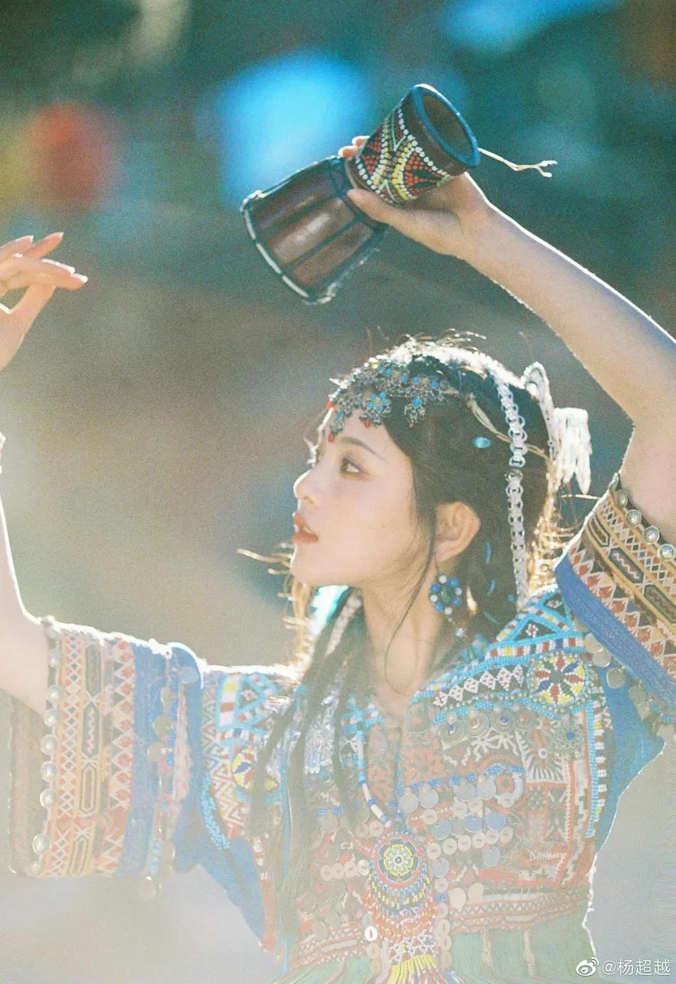 杨超越最新民族风造型超美！异域风情装扮太惊艳