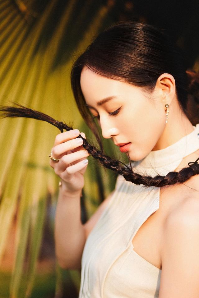 张钧甯穿拼接裙出席电影节，穿出了优雅时尚感