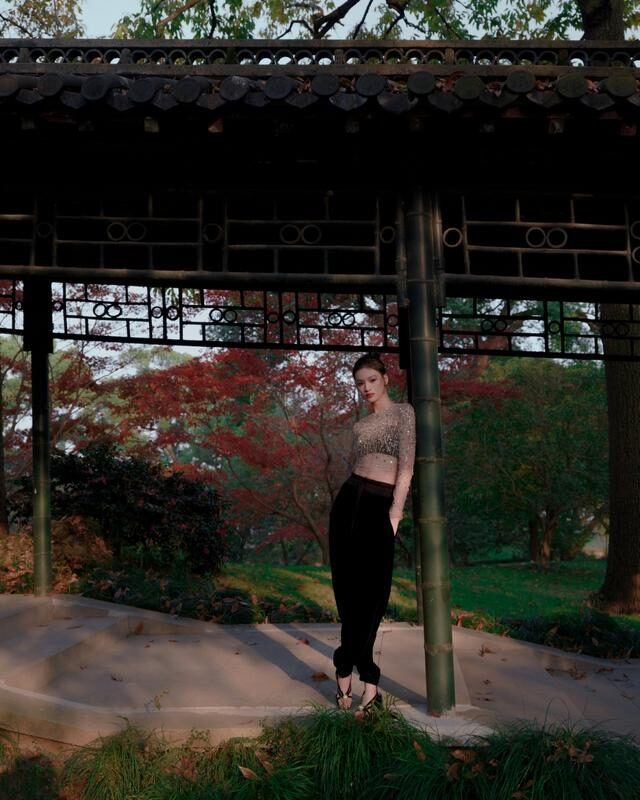 99年邱天透视装出席活动,高挑自信太有气质