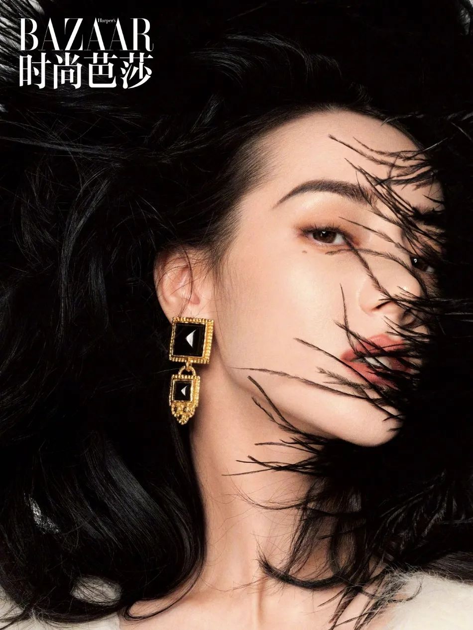 迪丽热巴冬日靓丽写真!雪肤玉貌太性感明艳