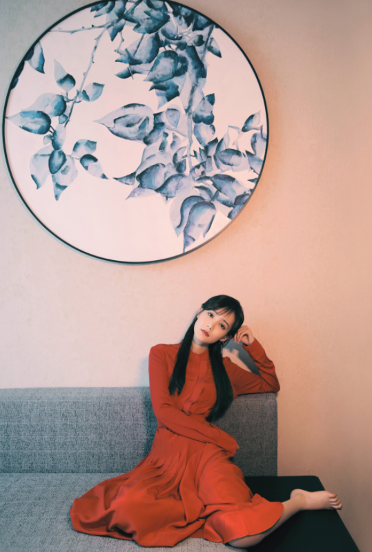 李一桐晒红衣美照，一袭长裙宛如画中美人 时尚 第2张