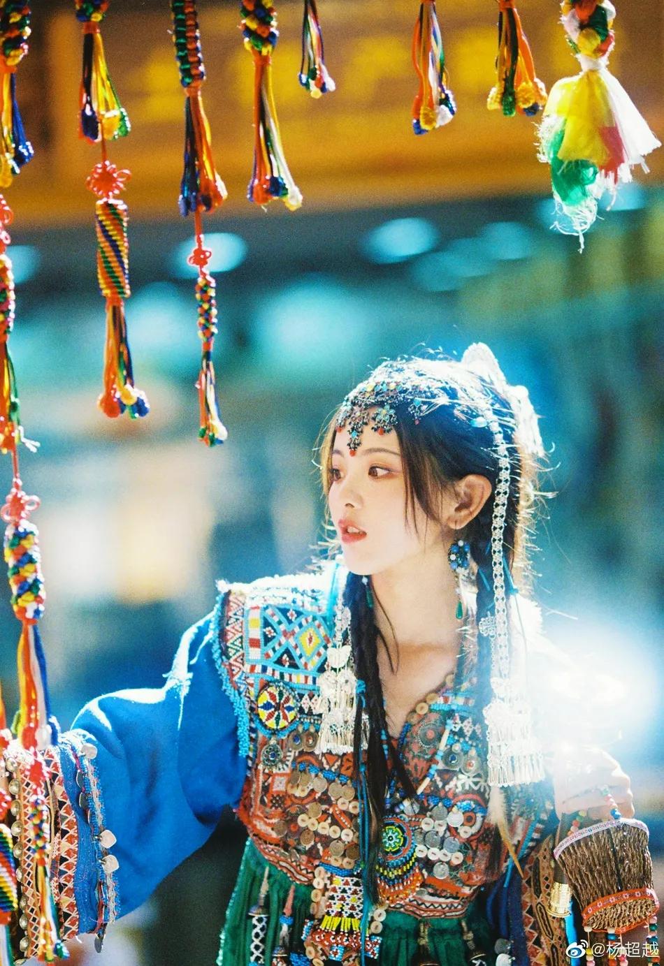 杨超越最新民族风造型超美！异域风情装扮太惊艳