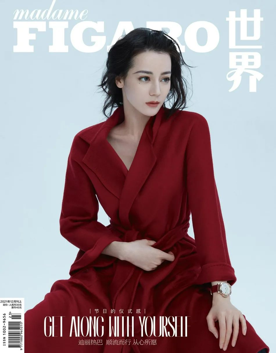迪丽热巴杂志美图超妩媚!身材性感优雅动人