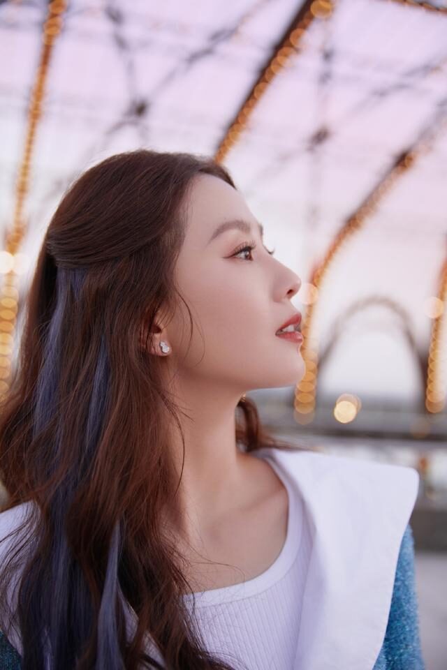 刘诗诗清爽配色打扮温柔有韵味,还是那样有少女感