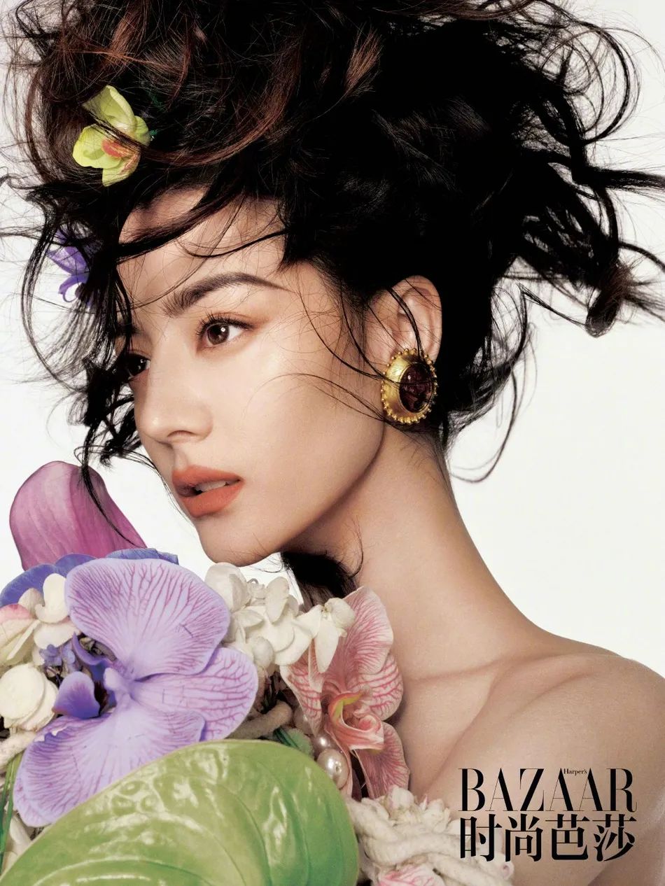 迪丽热巴冬日靓丽写真!雪肤玉貌太性感明艳