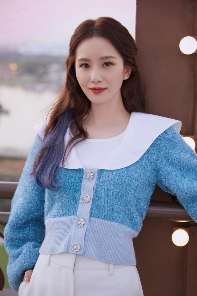 刘诗诗清爽配色打扮温柔有韵味,还是那样有少女感