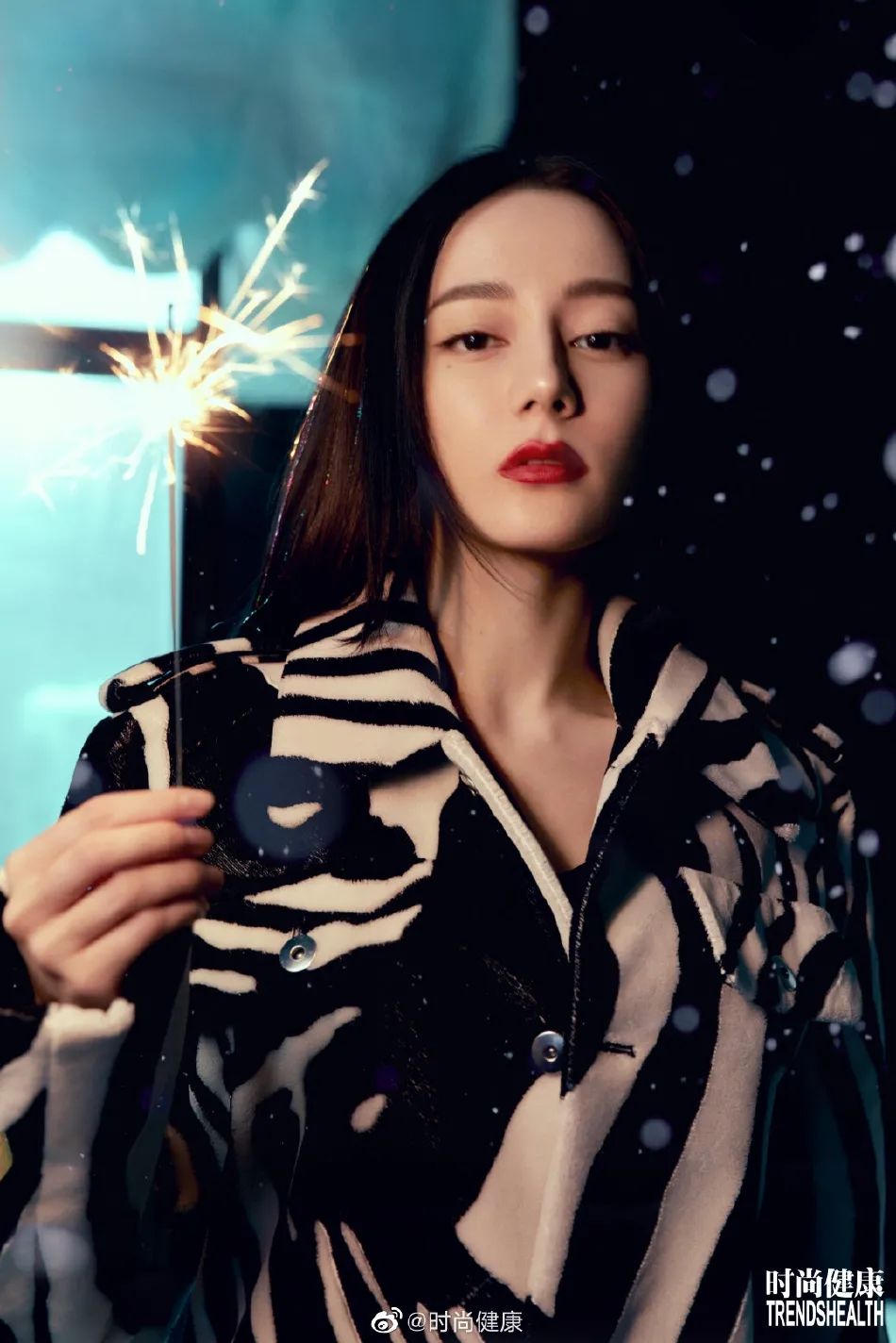 迪丽热巴瑞雪美图超妩媚!气场全开魅力十足