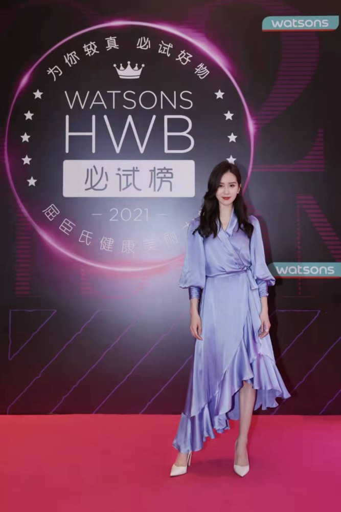 刘诗诗穿睡衣裙气质真好,就像从画中走出来的美人