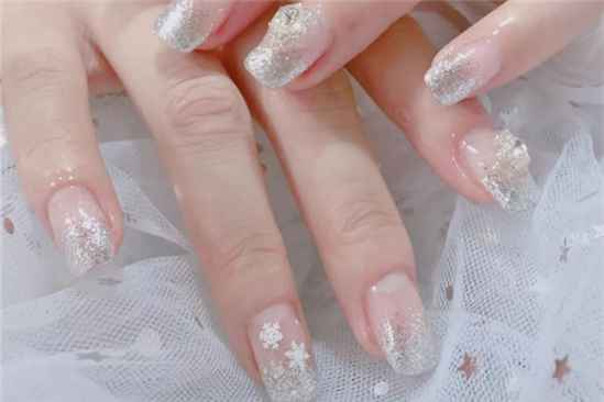 美甲后指甲发绿怎么回事 美甲后怎么保护指甲