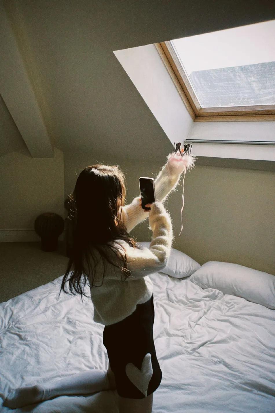 姜贞羽阁楼公主美图超惊艳！笑容甜美美得让人心动