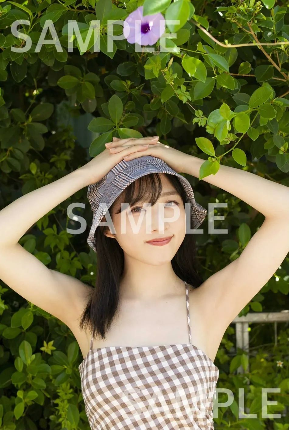 日本女星小栗有以写真集曝光!穿红色衣服靓丽多姿