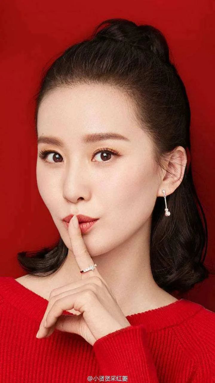 刘诗诗穿米黄色套装优雅柔美!温柔优雅美丽大方