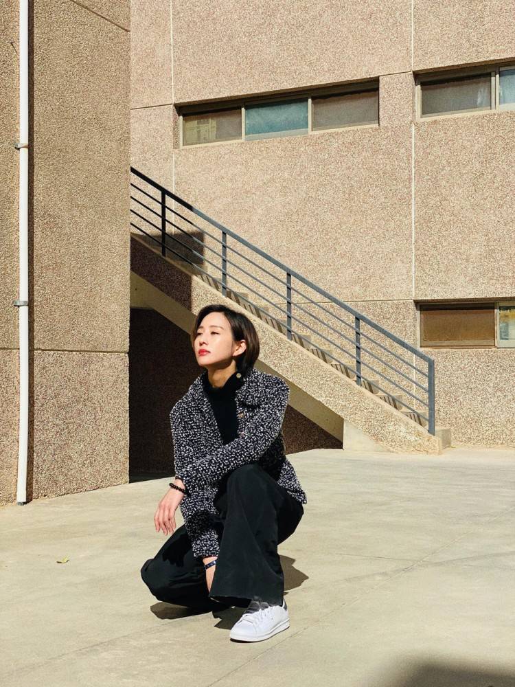 张钧甯将简单的黑白搭配穿出了高级气息，气场真强大