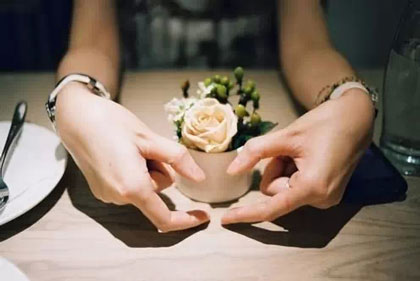 男人不爱老婆还会碰她吗