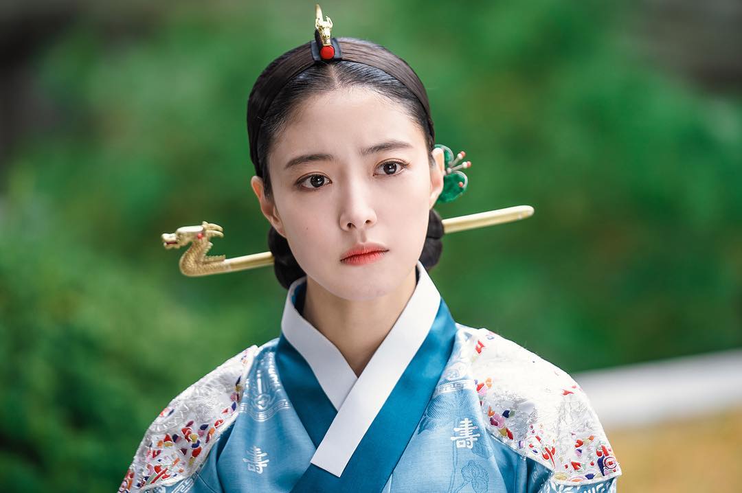 从小美到大,凭《衣袖红镶边》走红的李世荣,私下是甜酷女孩一枚