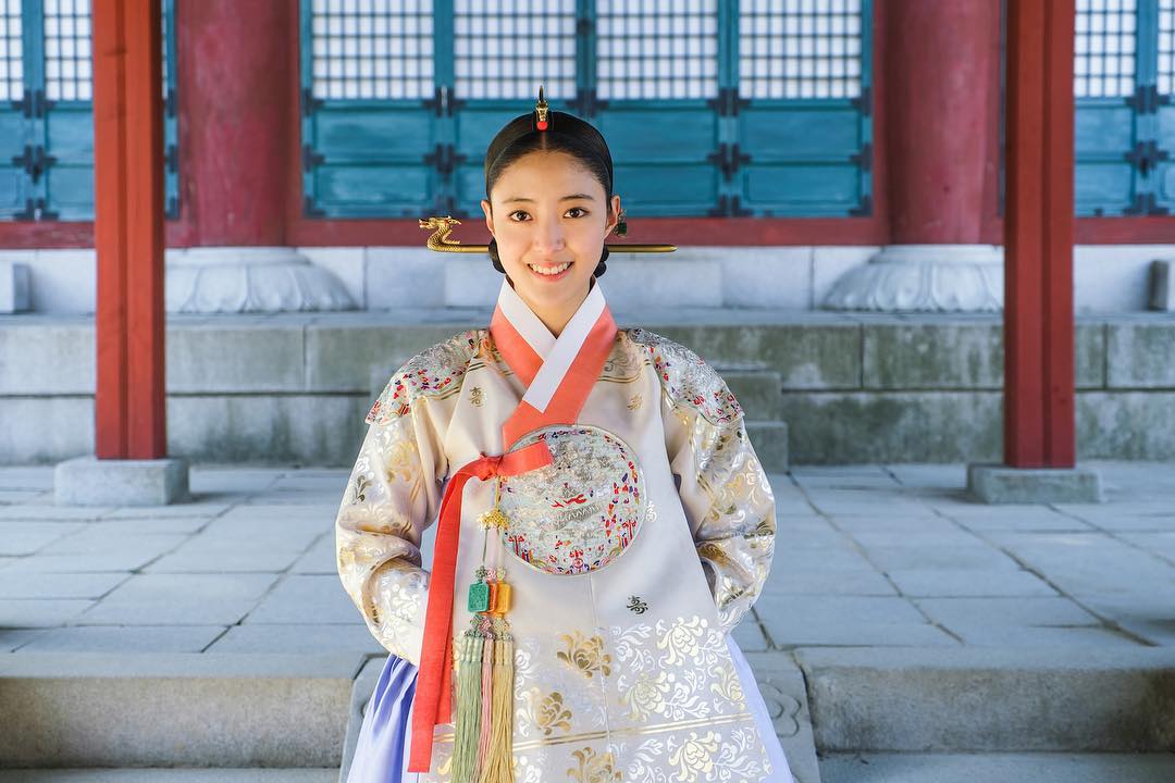 从小美到大,凭《衣袖红镶边》走红的李世荣,私下是甜酷女孩一枚