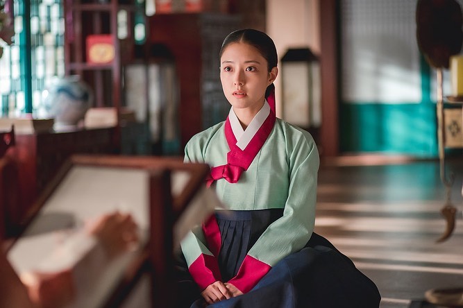 从小美到大,凭《衣袖红镶边》走红的李世荣,私下是甜酷女孩一枚