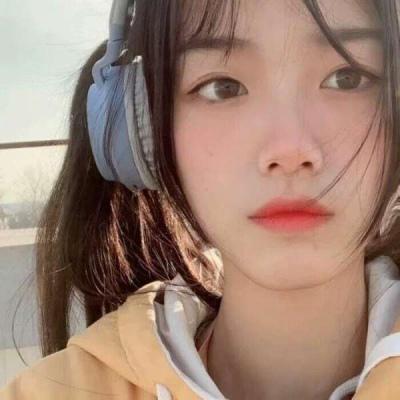 异性碰到手或者胳膊不闪躲是什么意思?