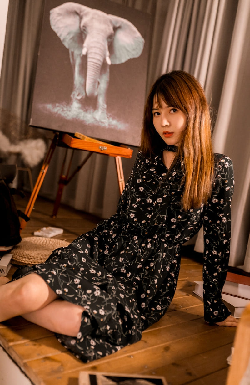 拍照高冷美女御姐风成熟气质照片