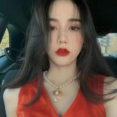 地铁里一点一点的进入隧道 我来到了另一个世界