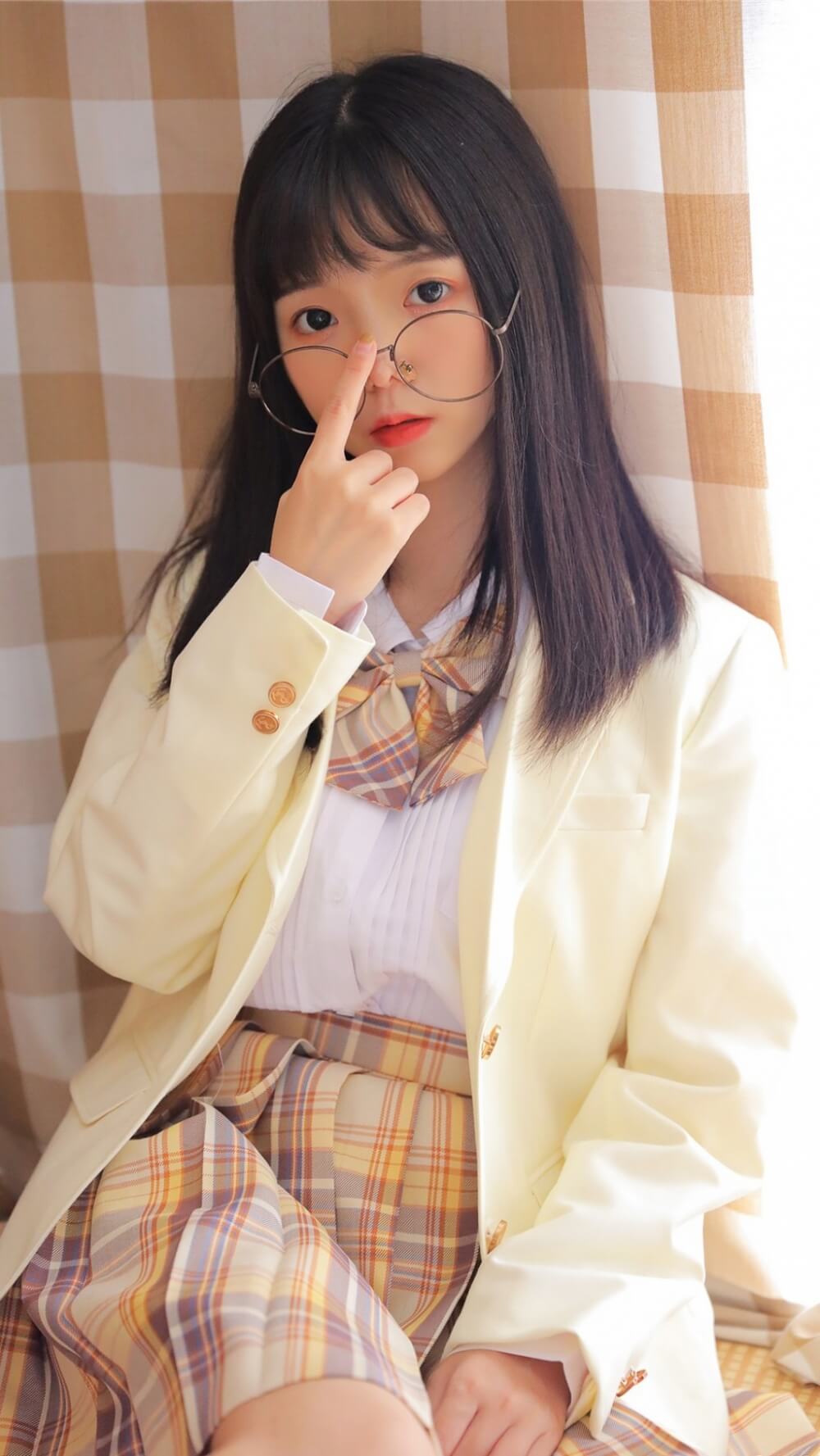 戴眼镜软萌妹子甜味写真图集