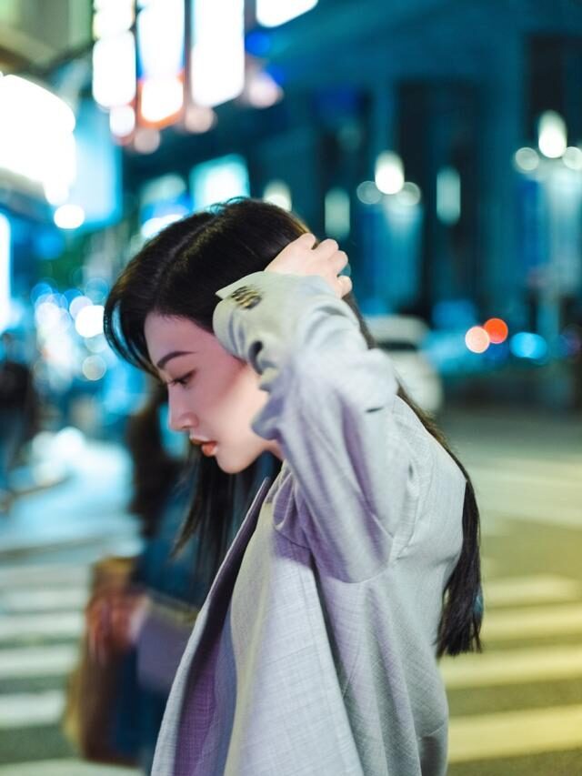 景甜穿大码西装街头范十足,富贵花气质太优雅